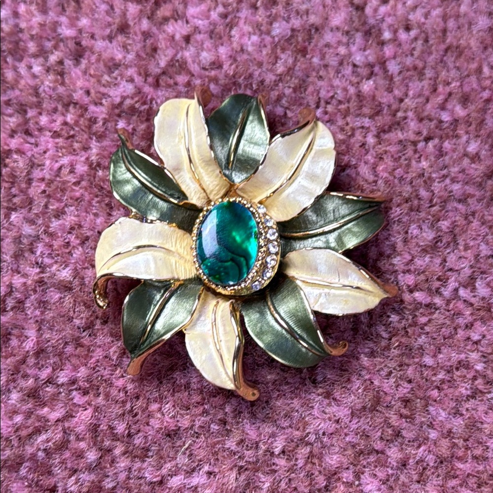 VINTAGE BROOCH PIN